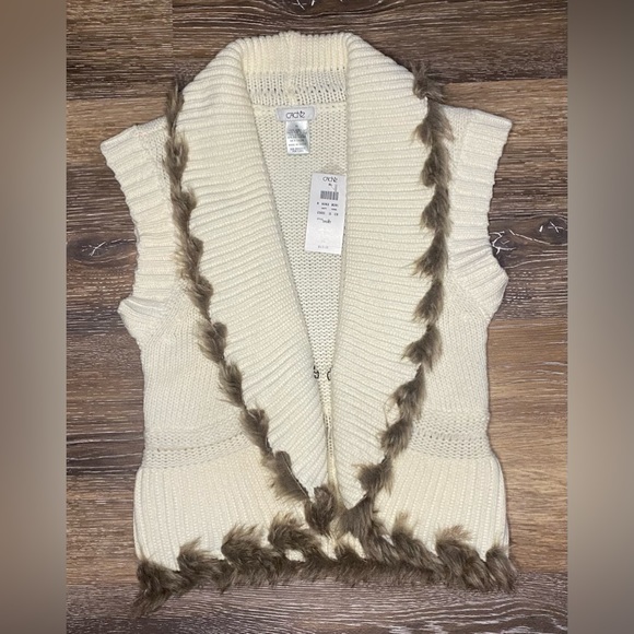 Cache Sweaters - NWT CACH’E WOMENS SWEATER VEST SIZE XS IN CREAM AND FAUX FUR TRIM
